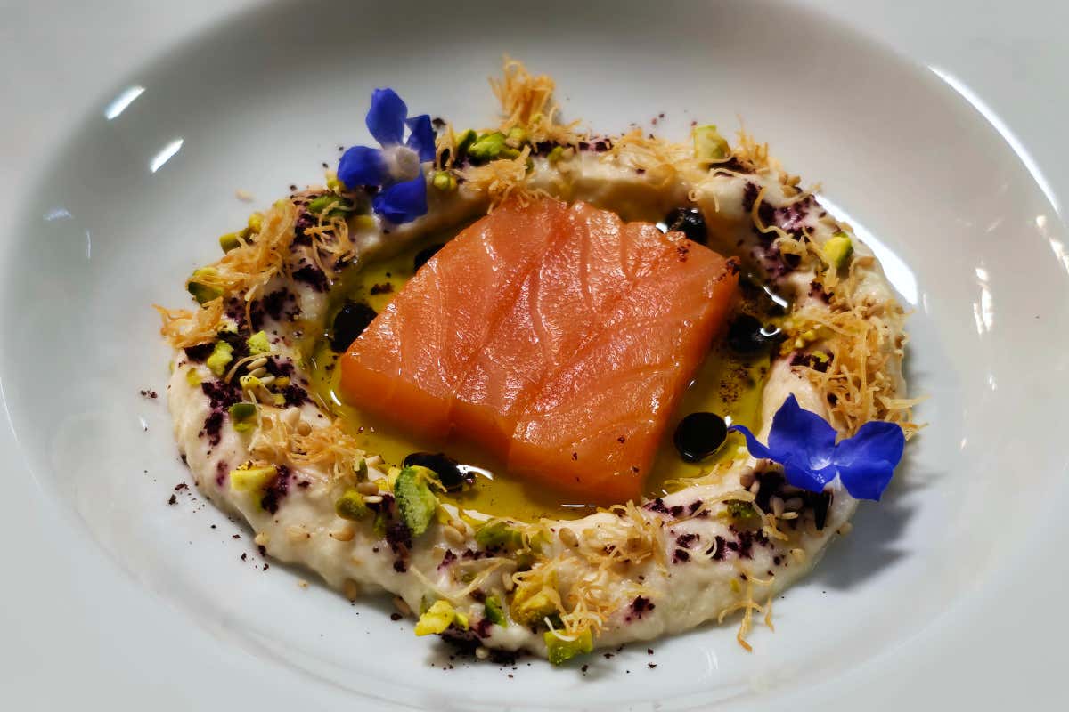 Sicily & U Trappitu in love, salmone, melanzana, pistacchio, sesamo e olio, di Michelangelo Citino